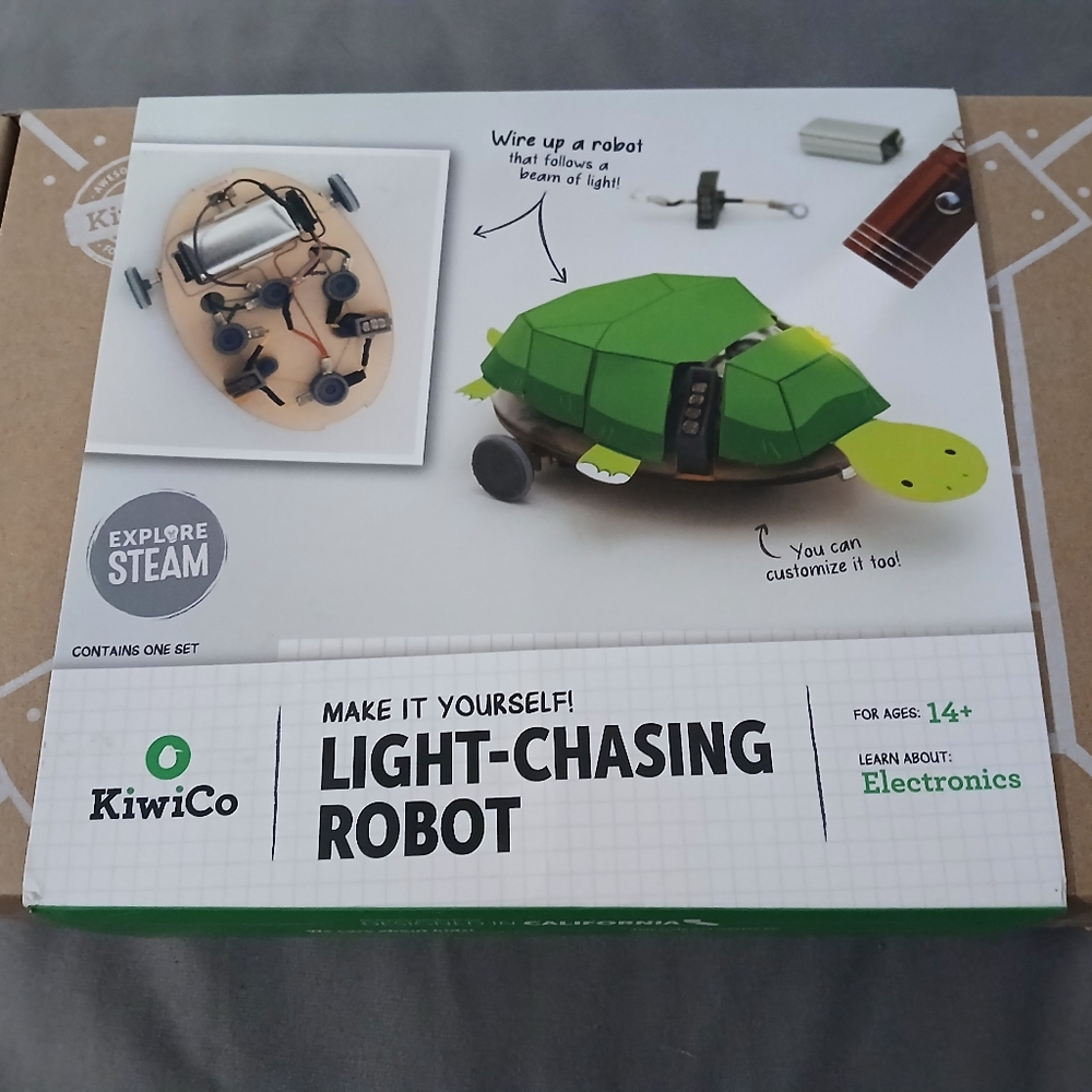 Kiwi Co Light chasing Robot